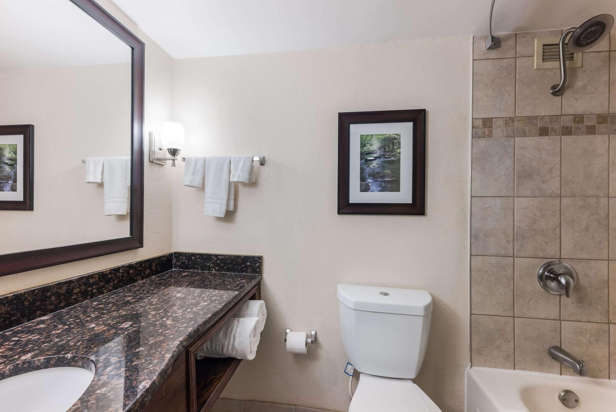 Clarion Hotel & Suites Mount Laurel Exteriér fotografie