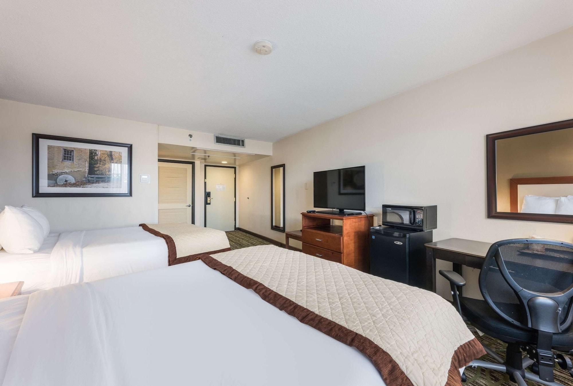 Clarion Hotel & Suites Mount Laurel Exteriér fotografie