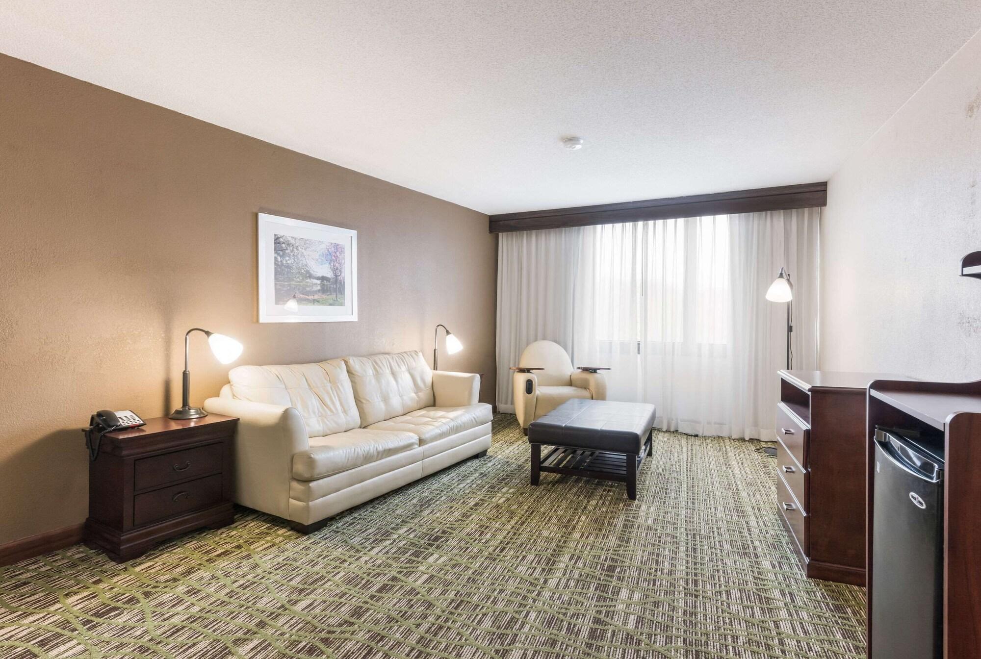 Clarion Hotel & Suites Mount Laurel Exteriér fotografie