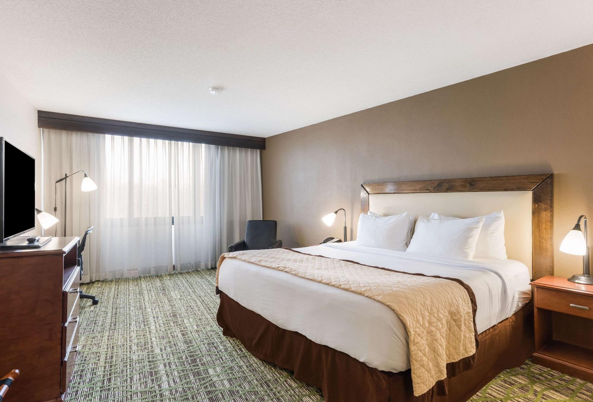 Clarion Hotel & Suites Mount Laurel Exteriér fotografie