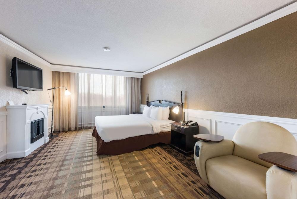 Clarion Hotel & Suites Mount Laurel Exteriér fotografie