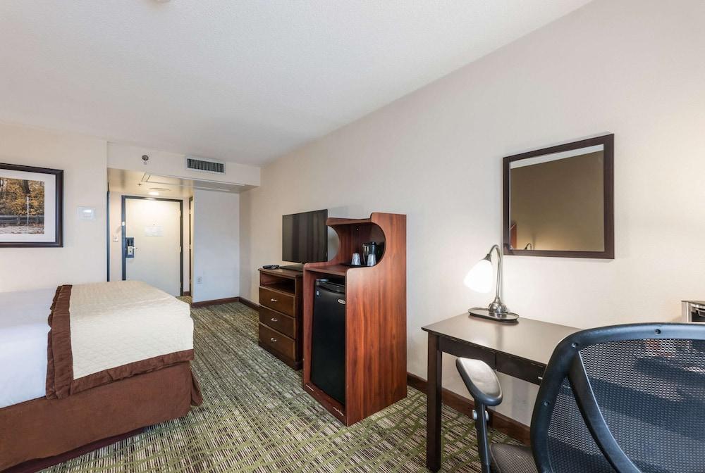 Clarion Hotel & Suites Mount Laurel Exteriér fotografie