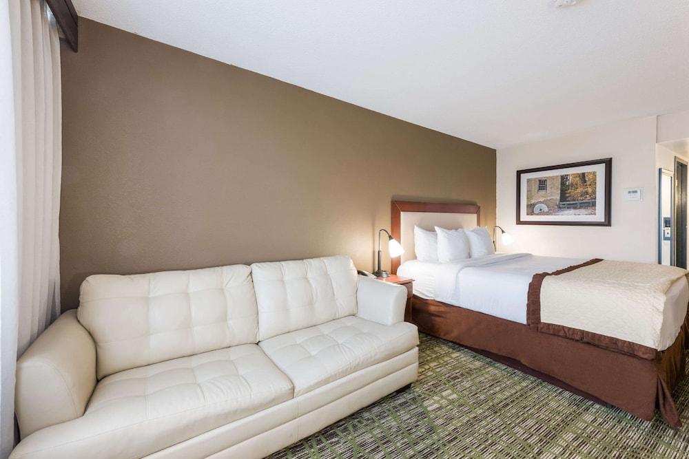 Clarion Hotel & Suites Mount Laurel Exteriér fotografie
