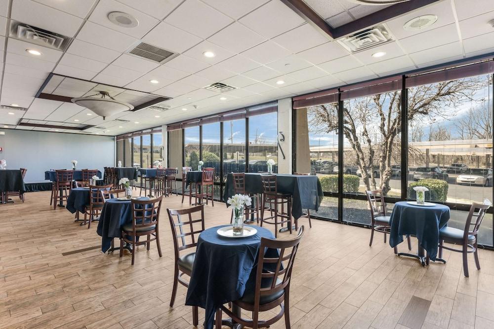 Clarion Hotel & Suites Mount Laurel Exteriér fotografie